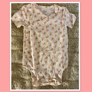 Sofia Grainge Baby Short-Sleeve Bodysuit Featuring a Playful Bunny ~ 24 Mo.